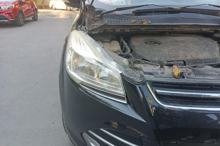 Used Ford Kuga 2013 1.6L GTDi Two-Wheel-Drive Trend Model Right Front Headlight
