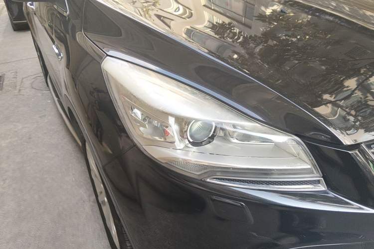 Used Ford Kuga 2013 2.0L GTDi Four-Wheel Drive Premium Model Right Front Headlight