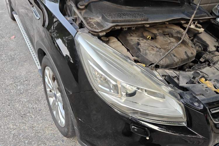 Used Ford Kuga 2013 2.0L GTDi Four-Wheel Drive Premium Model Right Front Headlight