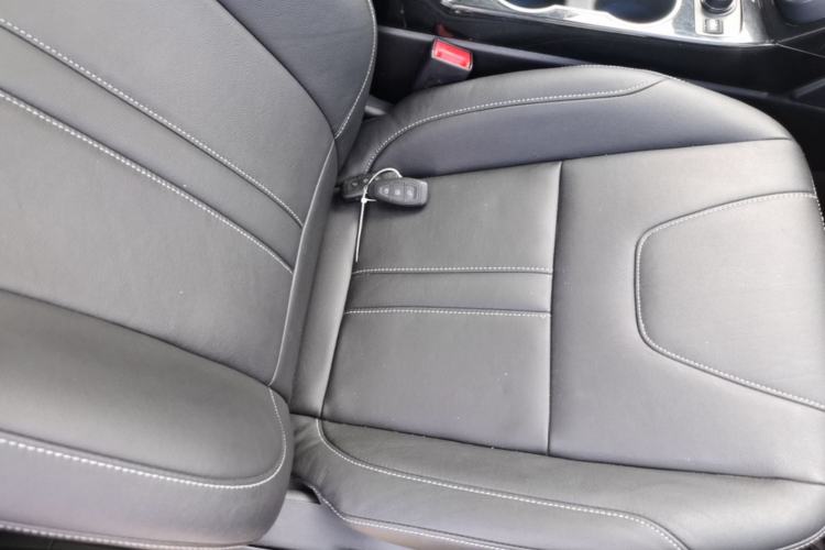 Used Ford Kuga 2013 2.0L GTDi Four-Wheel-Drive Sport Model Right Front Seat