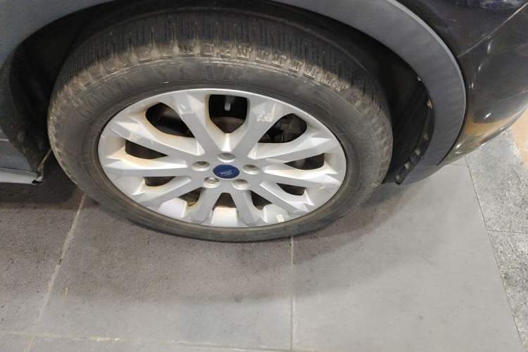 Used Ford Kuga 2013 1.6L GTDi 4x4 Elite Model Right Front Wheel Hub