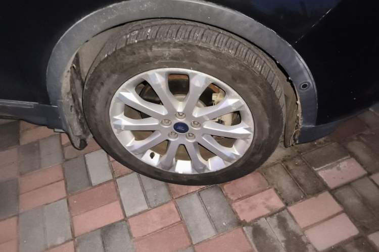 Used Ford Kuga 2013 2.0L GTDi Four-Wheel Drive Premium Model Right Front Wheel Hub