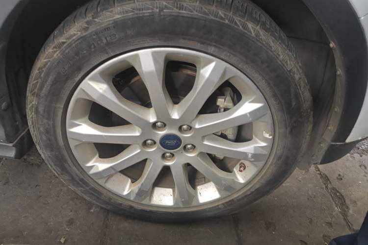 Used Ford Kuga 2013 1.6L GTDi 4x4 Elite Model Right Front Wheel Hub