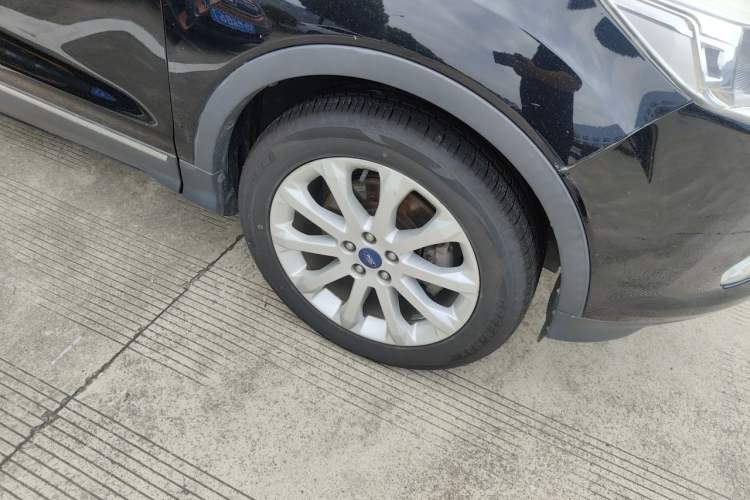 Used Ford Kuga 2013 1.6L GTDi 4x4 Elite Model Right Front Wheel Hub
