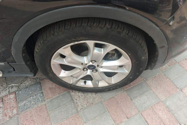 Used Ford Kuga 2013 2.0L GTDi Four-Wheel-Drive Sport Model Right Front Wheel Hub