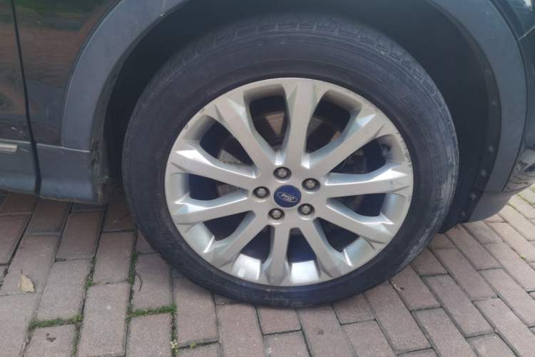 Used Ford Kuga 2013 1.6L GTDi 4x4 Elite Model Right Front Wheel Hub