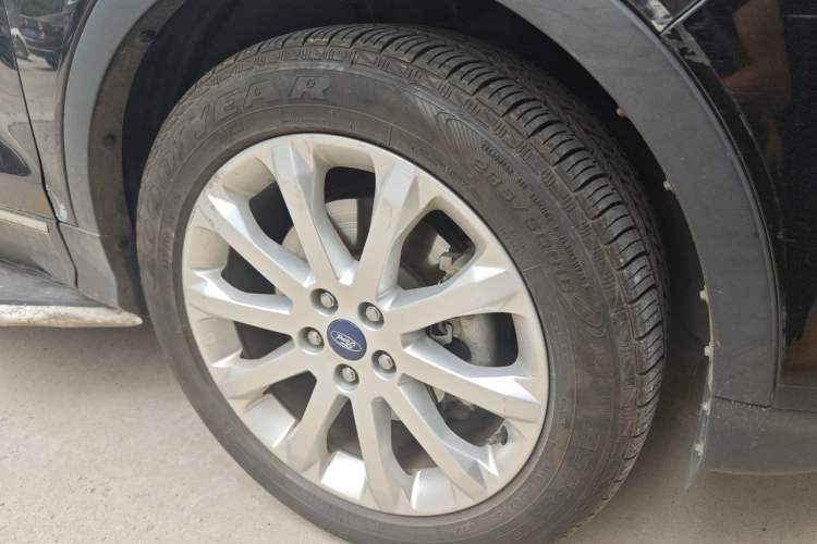 Used Ford Kuga 2013 1.6L GTDi 4x4 Elite Model Right Front Wheel Hub