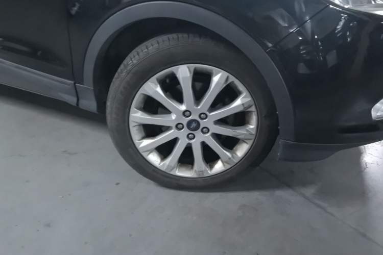 Used Ford Kuga 2013 1.6L GTDi Two-Wheel-Drive Trend Model Right Front Wheel Hub