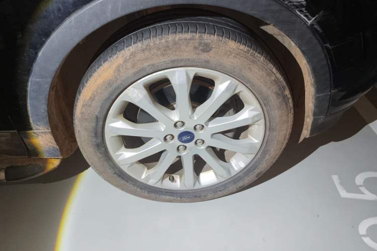 Used Ford Kuga 2013 1.6L GTDi 4x4 Elite Model Right Front Wheel Hub