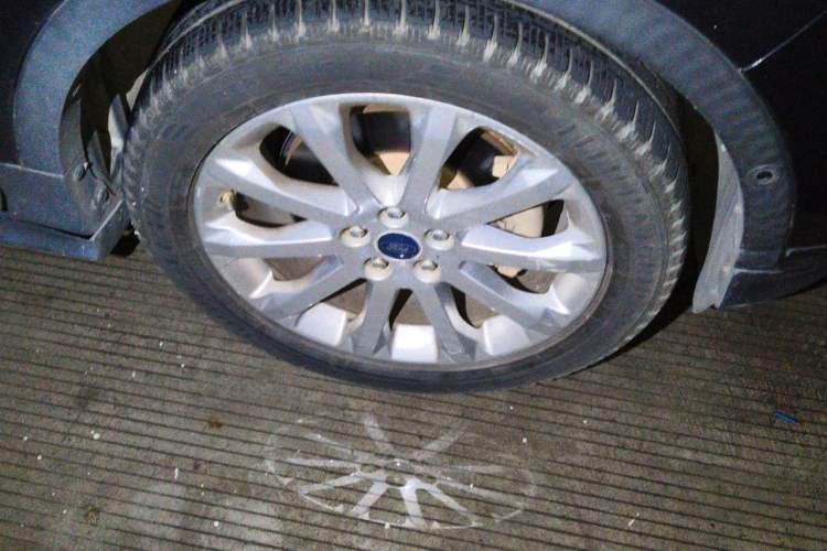 Used Ford Kuga 2013 2.0L GTDi Four-Wheel Drive Premium Model Right Front Wheel Hub