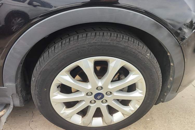 Used Ford Kuga 2013 1.6L GTDi Two-Wheel-Drive Comfort Model Right Front Wheel Hub