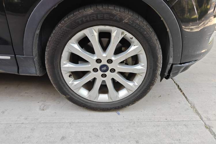 Used Ford Kuga 2013 2.0L GTDi Four-Wheel-Drive Elite Model Right Front Wheel Hub