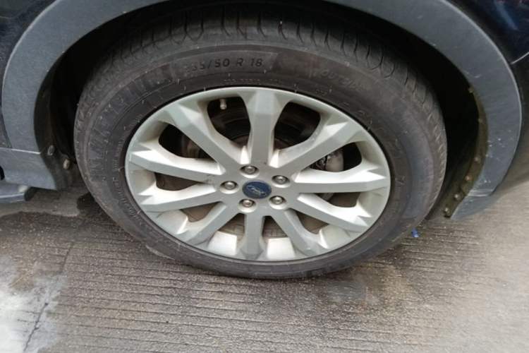 Used Ford Kuga 2013 1.6L GTDi Two-Wheel-Drive Trend Model Right Front Wheel Hub