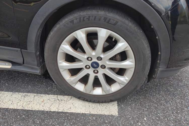 Used Ford Kuga 2013 1.6L GTDi Two-Wheel-Drive Trend Model Right Front Wheel Hub