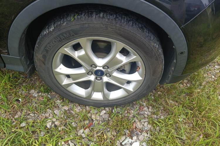 Used Ford Kuga 2013 2.0L GTDi Four-Wheel-Drive Sport Model Right Front Wheel Hub