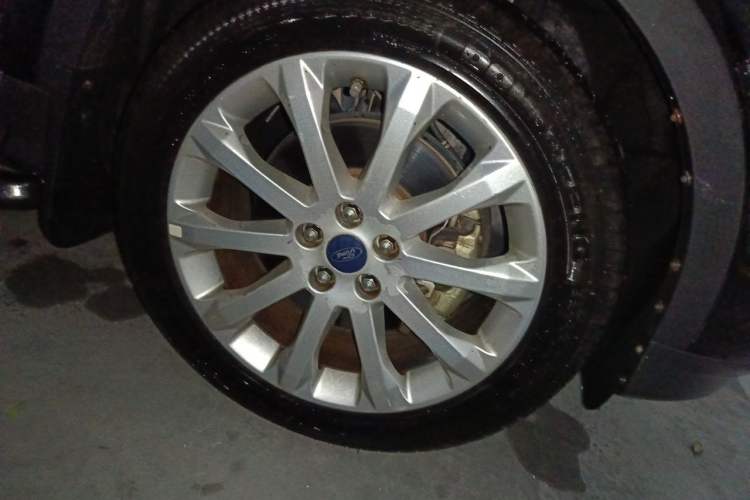 Used Ford Kuga 2013 1.6L GTDi 4x4 Elite Model Right Front Wheel Hub