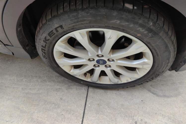 Used Ford Kuga 2013 1.6L GTDi 4x4 Elite Model Right Front Wheel Hub