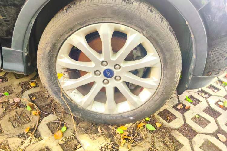 Used Ford Kuga 2013 2.0L GTDi Four-Wheel-Drive Elite Model Right Front Wheel Hub