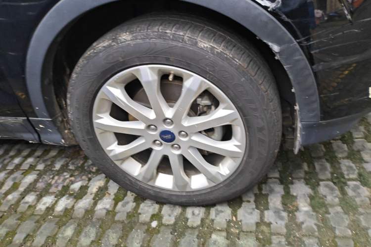 Used Ford Kuga 2013 1.6L GTDi 4x4 Elite Model Right Front Wheel Hub