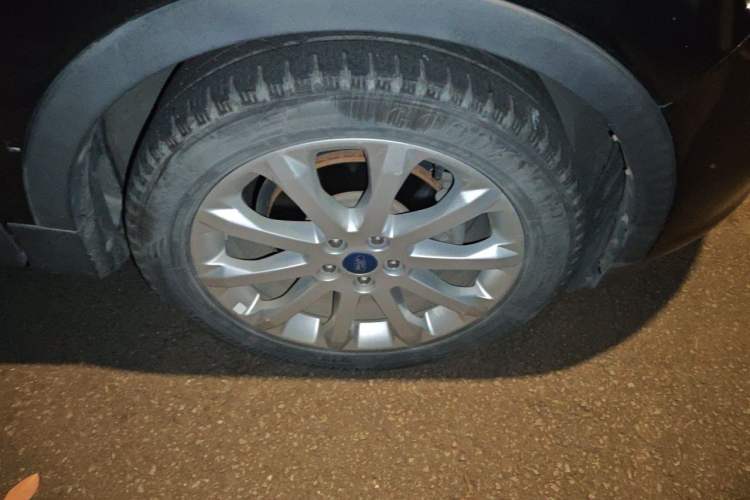 Used Ford Kuga 2013 1.6L GTDi Two-Wheel-Drive Trend Model Right Front Wheel Hub