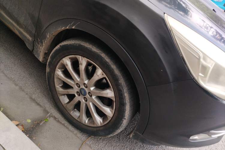 Used Ford Kuga 2013 2.0L GTDi Four-Wheel-Drive Elite Model Right Front Wheel Hub
