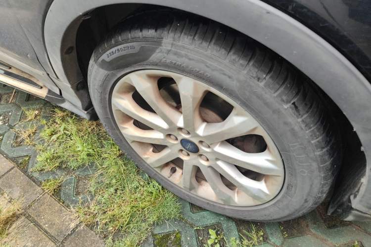 Used Ford Kuga 2013 2.0L GTDi Four-Wheel Drive Premium Model Right Front Wheel Hub