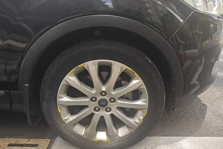 Used Ford Kuga 2013 2.0L GTDi Four-Wheel-Drive Elite Model Right Front Wheel Hub