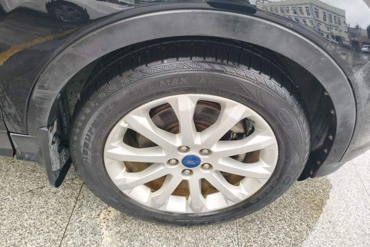 Used Ford Kuga 2013 1.6L GTDi 4x4 Elite Model Right Front Wheel Hub