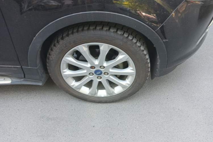 Used Ford Kuga 2013 1.6L GTDi Two-Wheel-Drive Trend Model Right Front Wheel Hub