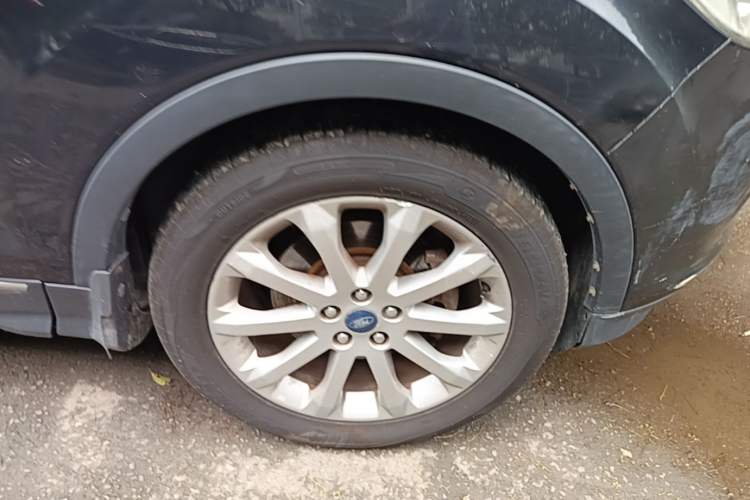 Used Ford Kuga 2013 2.0L GTDi Four-Wheel-Drive Elite Model Right Front Wheel Hub