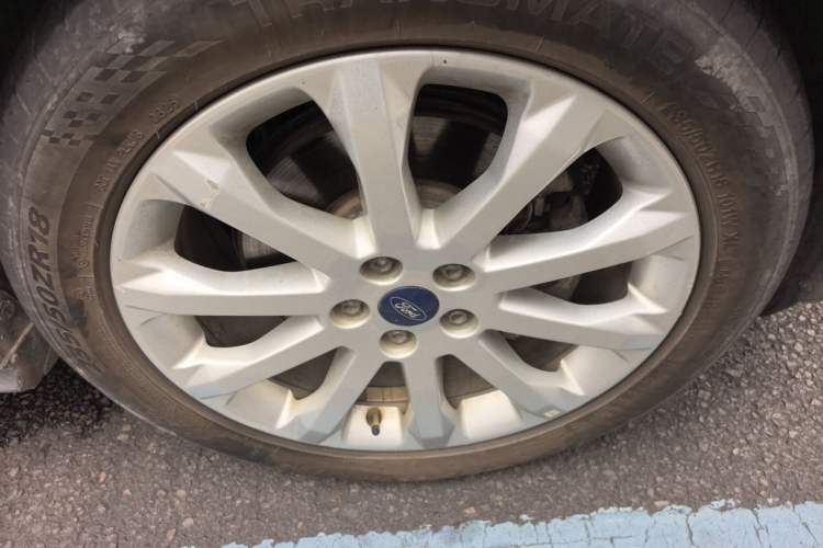 Used Ford Kuga 2013 1.6L GTDi 4x4 Elite Model Right Front Wheel Hub