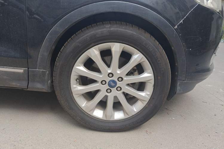 Used Ford Kuga 2013 1.6L GTDi 4x4 Elite Model Right Front Wheel Hub