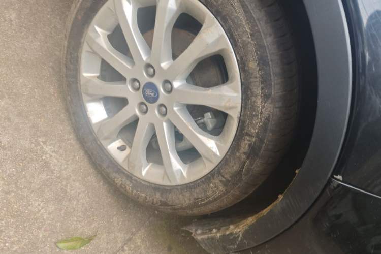 Used Ford Kuga 2013 1.6L GTDi 4x4 Elite Model Right Front Wheel Hub