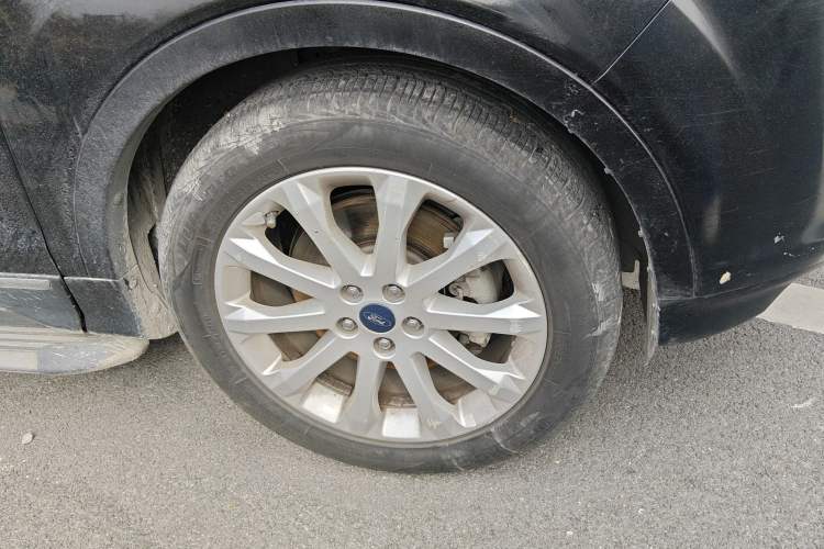 Used Ford Kuga 2013 1.6L GTDi 4x4 Elite Model Right Front Wheel Hub