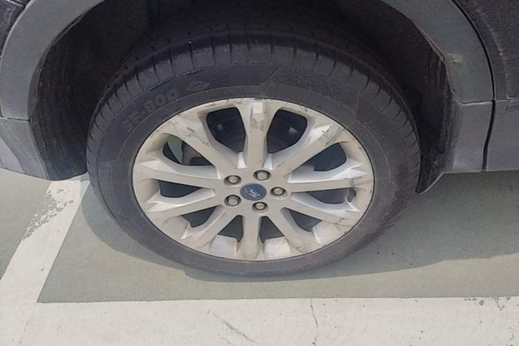 Used Ford Kuga 2013 1.6L GTDi Two-Wheel-Drive Comfort Model Right Rear Wheel Hub