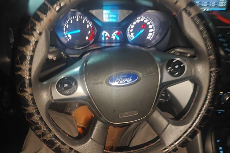 Used Ford Kuga 2013 1.6L GTDi Two-Wheel-Drive Comfort Model Steering Wheel