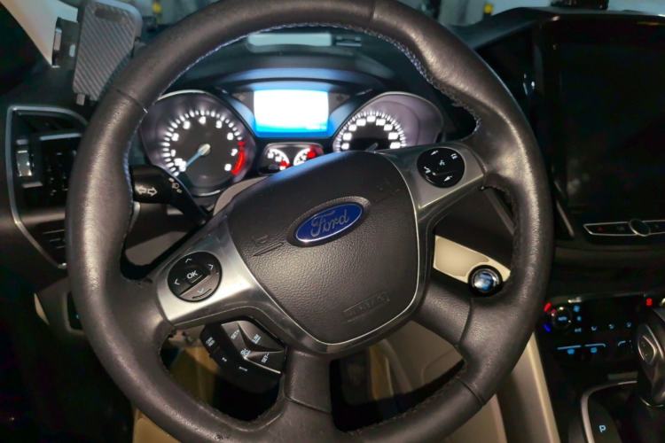 Used Ford Kuga 2013 2.0L GTDi Four-Wheel Drive Premium Model Steering Wheel