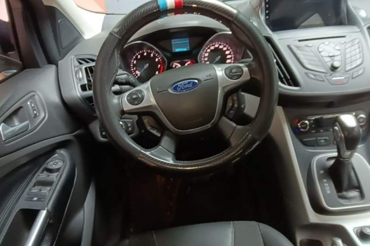 Used Ford Kuga 2013 1.6L GTDi Two-Wheel-Drive Trend Model Steering Wheel