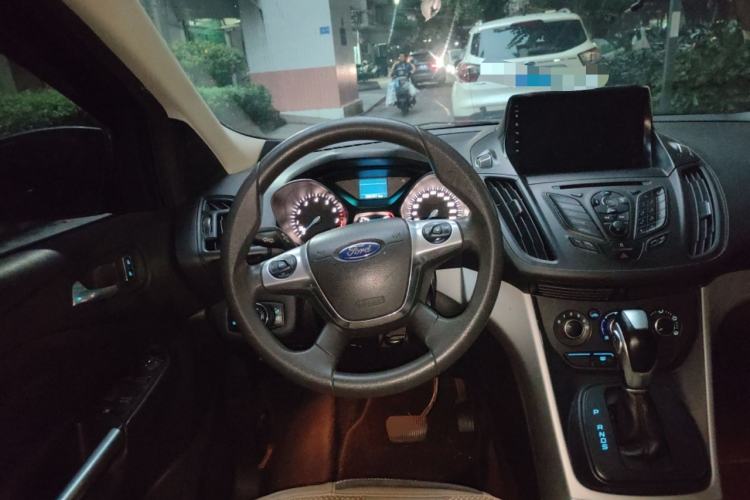 Used Ford Kuga 2013 1.6L GTDi Two-Wheel-Drive Comfort Model Steering Wheel