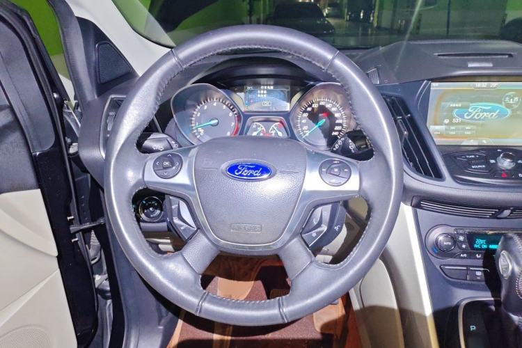 Used Ford Kuga 2013 2.0L GTDi Four-Wheel-Drive Elite Model Steering Wheel