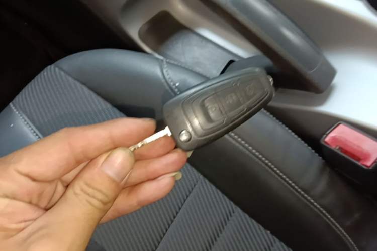 Used Ford Kuga 2013 1.6L GTDi Two-Wheel-Drive Trend Model Vehicle Key