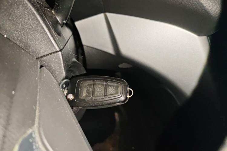 Used Ford Kuga 2013 1.6L GTDi Two-Wheel-Drive Trend Model Vehicle Key