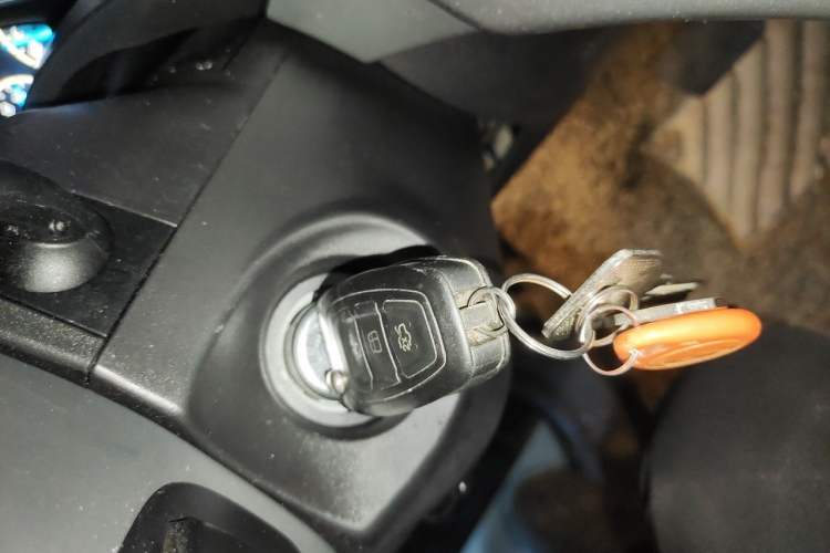 Used Ford Kuga 2013 1.6L GTDi Two-Wheel-Drive Trend Model Vehicle Key