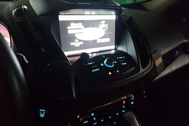 Used Ford Kuga 2013 2.0L GTDi Four-Wheel-Drive Sport Model Audio And AC Panel