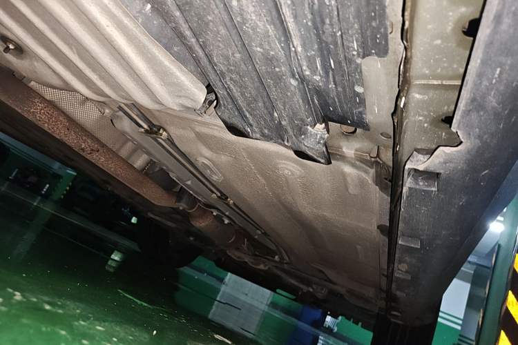 Used Ford Kuga 2013 2.0L GTDi Four-Wheel-Drive Sport Model Chassis Rear Right