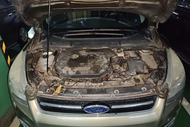 Used Ford Kuga 2013 2.0L GTDi Four-Wheel-Drive Sport Model Engine Bay