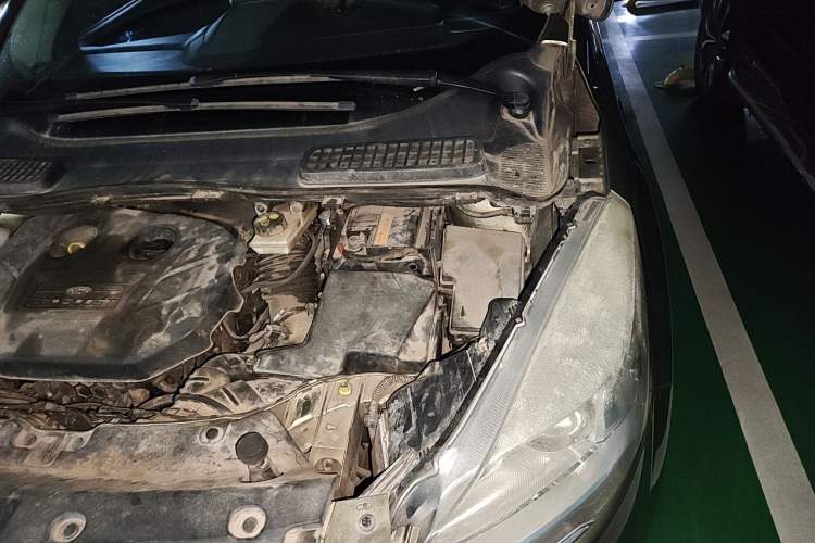 Used Ford Kuga 2013 2.0L GTDi Four-Wheel-Drive Sport Model Engine Bay Left