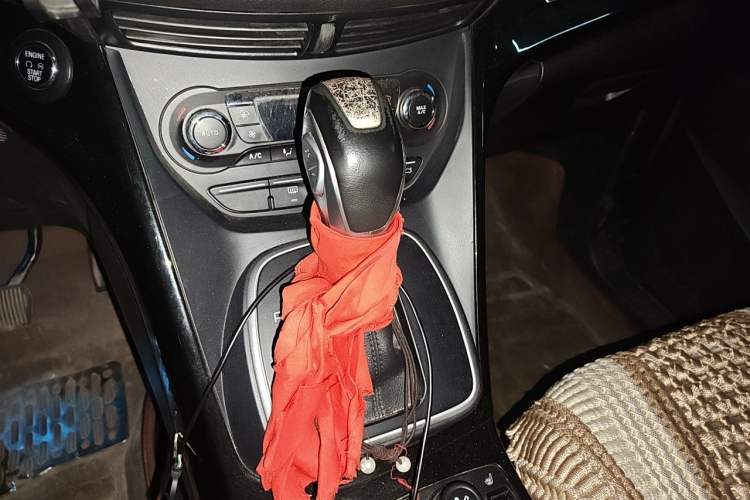 Used Ford Kuga 2013 2.0L GTDi Four-Wheel-Drive Sport Model Gear Lever
