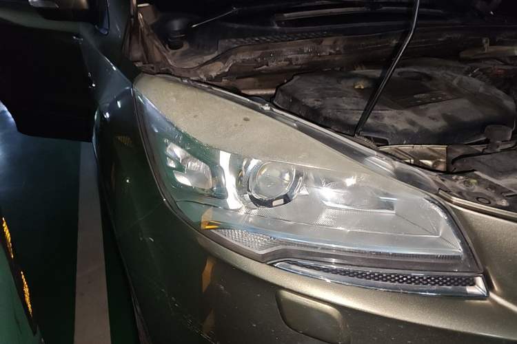 Used Ford Kuga 2013 2.0L GTDi Four-Wheel-Drive Sport Model Right Front Headlight