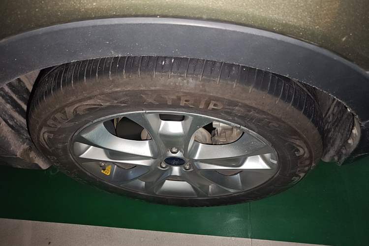 Used Ford Kuga 2013 2.0L GTDi Four-Wheel-Drive Sport Model Right Front Wheel Hub